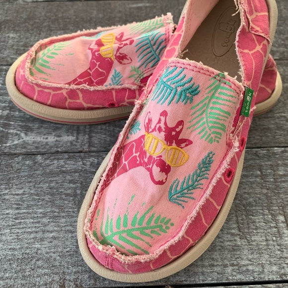 Sanuk Other - Sanuk Girls Sidewalk Surfer Giraffe Print